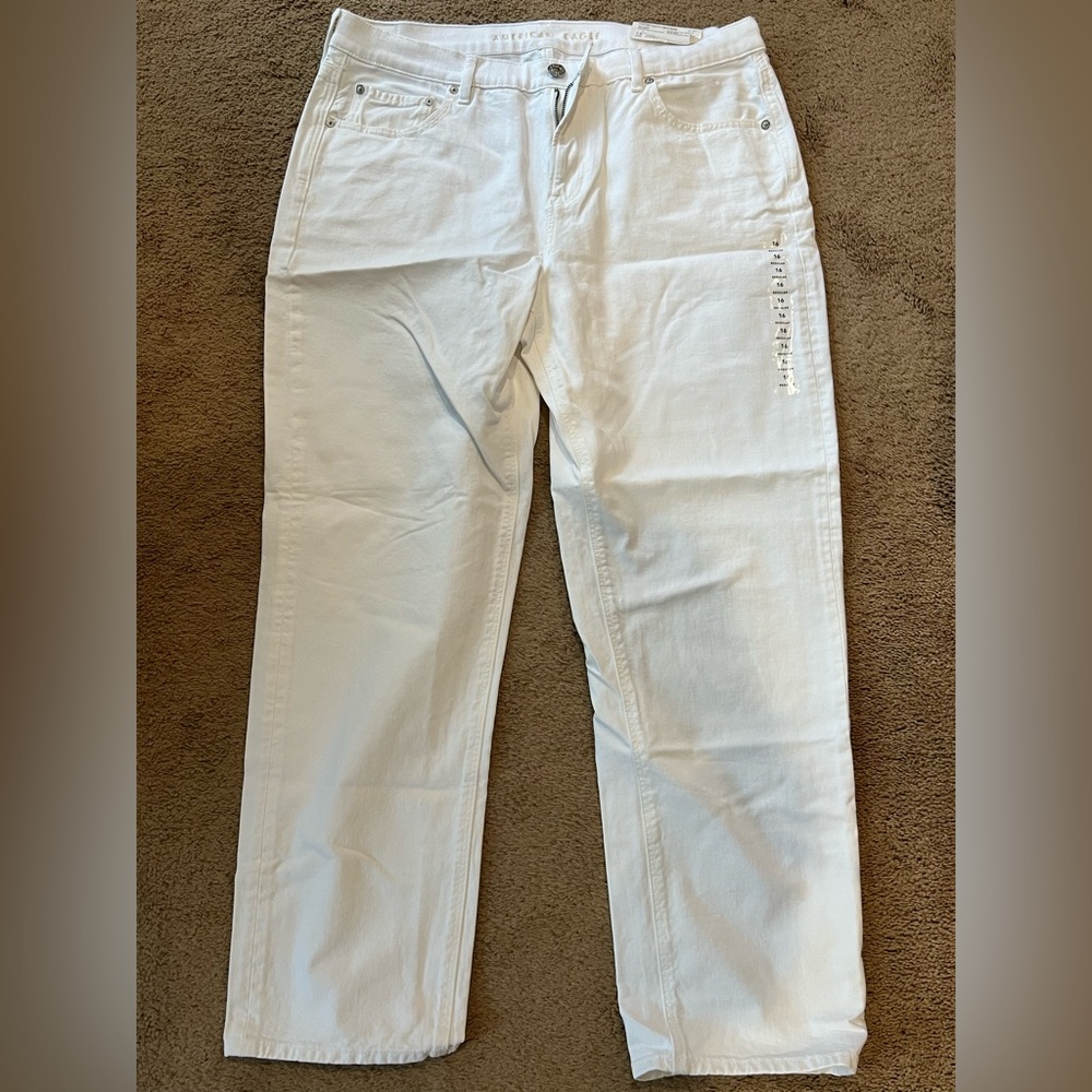 American Eagle 90’s Straight Leg White Jeans New With Tags